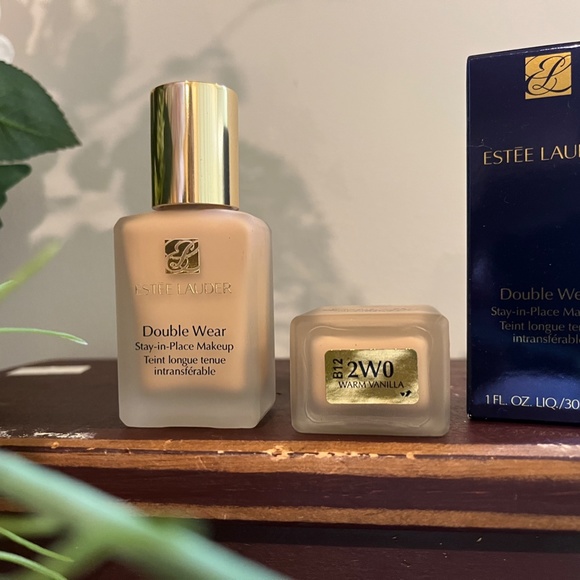 Estee Lauder Double Wear Stay In Place Makeup - Picture 11 of 14
